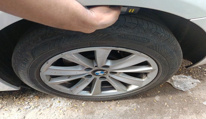 2010 BMW 5 Series 520D, Diesel, Automatic, 1,90,365 km, tyre