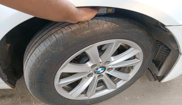 2010 BMW 5 Series 520D, Diesel, Automatic, 1,90,365 km, tyre