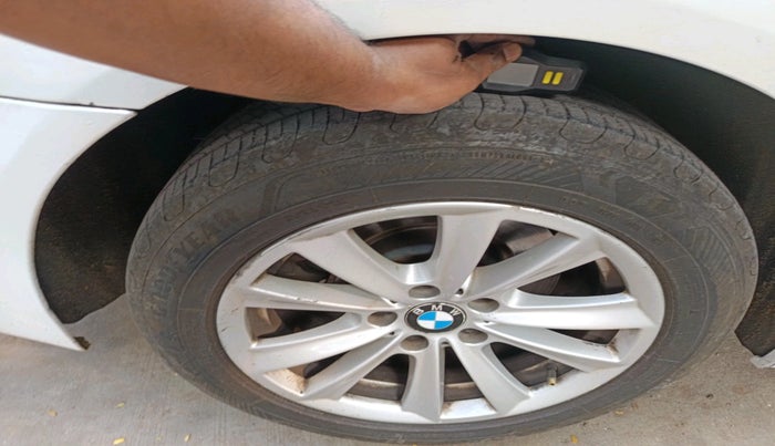 2010 BMW 5 Series 520D, Diesel, Automatic, 1,90,365 km, tyre