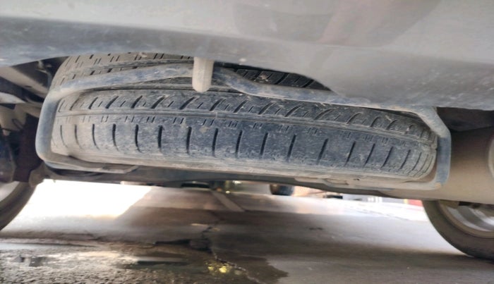 2021 Maruti Ertiga VXI CNG, Petrol, Manual, 1,21,924 km, tyre