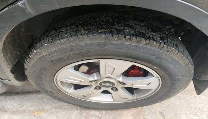 2014 Mahindra XUV500 W8, Diesel, Manual, 1,37,724 km, tyre