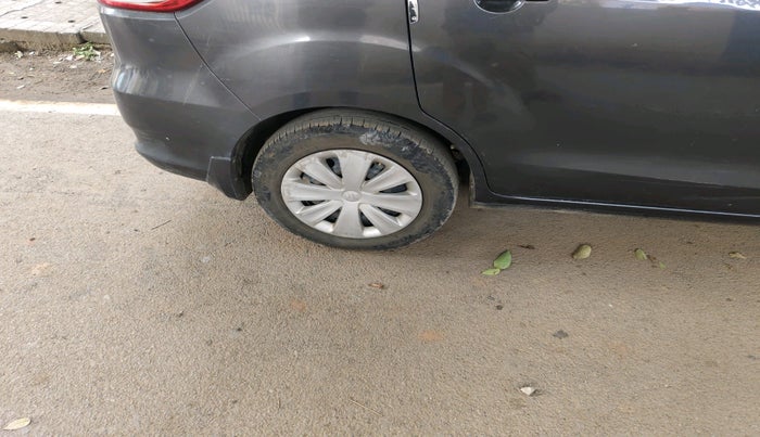 2016 Maruti Ertiga VXI, Petrol, Manual, 1,58,664 km, tyre