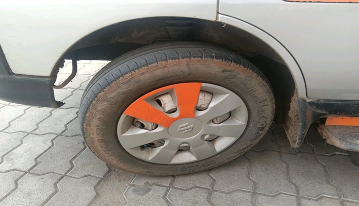 2022 Maruti Eeco 5 STR AC CNG (O), Petrol, Manual, 80,635 km, tyre