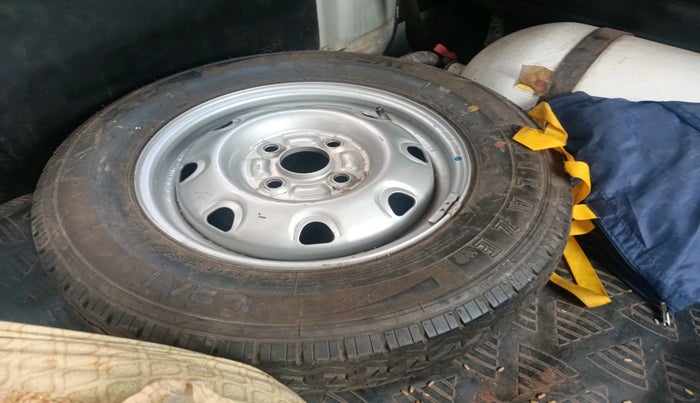 2022 Maruti Eeco 5 STR AC CNG (O), Petrol, Manual, 80,635 km, tyre