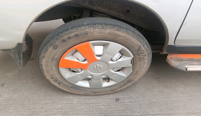 2022 Maruti Eeco 5 STR AC CNG (O), Petrol, Manual, 80,635 km, tyre