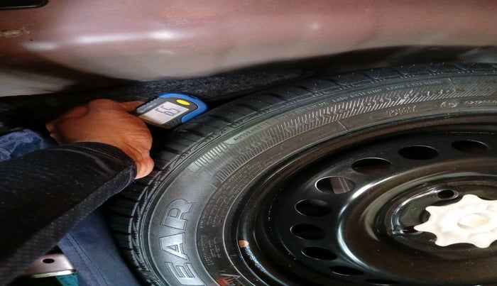 2016 Hyundai Grand i10 ASTA (O) 1.2 KAPPA VTVT, Petrol, Manual, 1,35,422 km, tyre