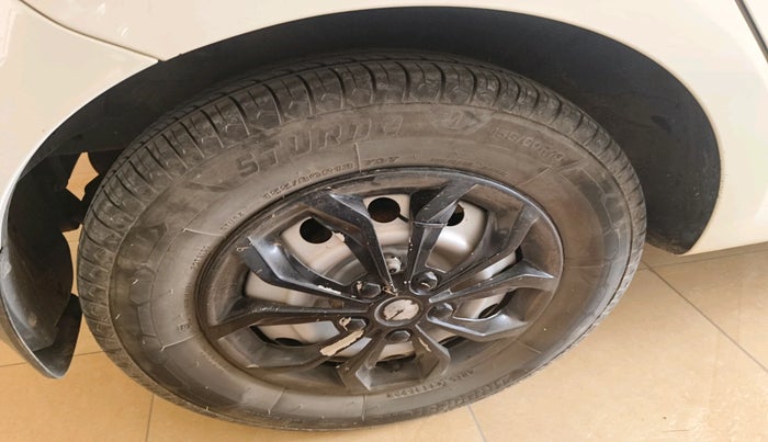 2013 Hyundai i10 ERA 1.1, Petrol, Manual, 57,796 km, tyre