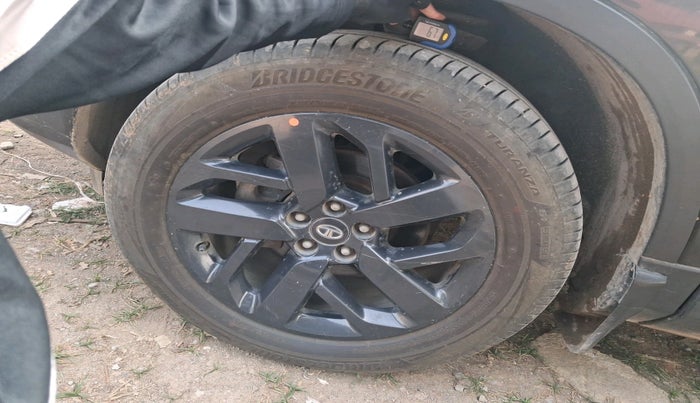 2022 Tata Safari XT PLUS DARK EDITION, Diesel, Manual, 78,252 km, tyre