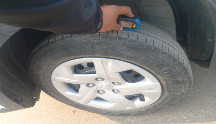 2021 Hyundai VENUE S 1.2, Petrol, Manual, 29,130 km, tyre