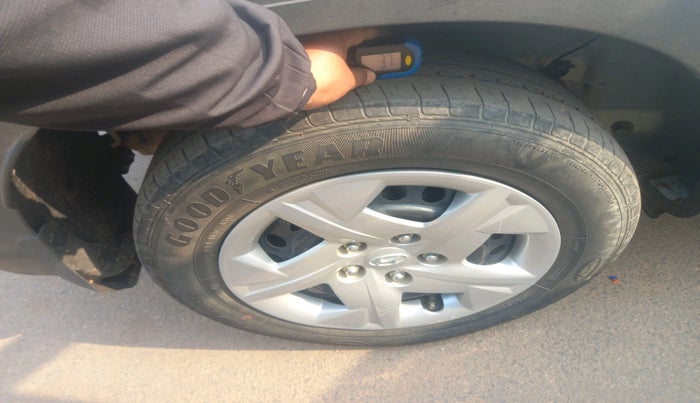 2021 Hyundai VENUE S 1.2, Petrol, Manual, 29,130 km, tyre