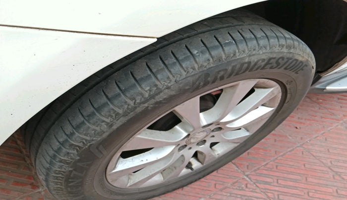 2012 Mercedes Benz Ml Class 250 CDI, Diesel, Automatic, 1,63,263 km, tyre