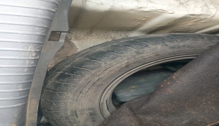 2013 Hyundai Santro Xing GLS, Petrol, Manual, 1,02,249 km, tyre