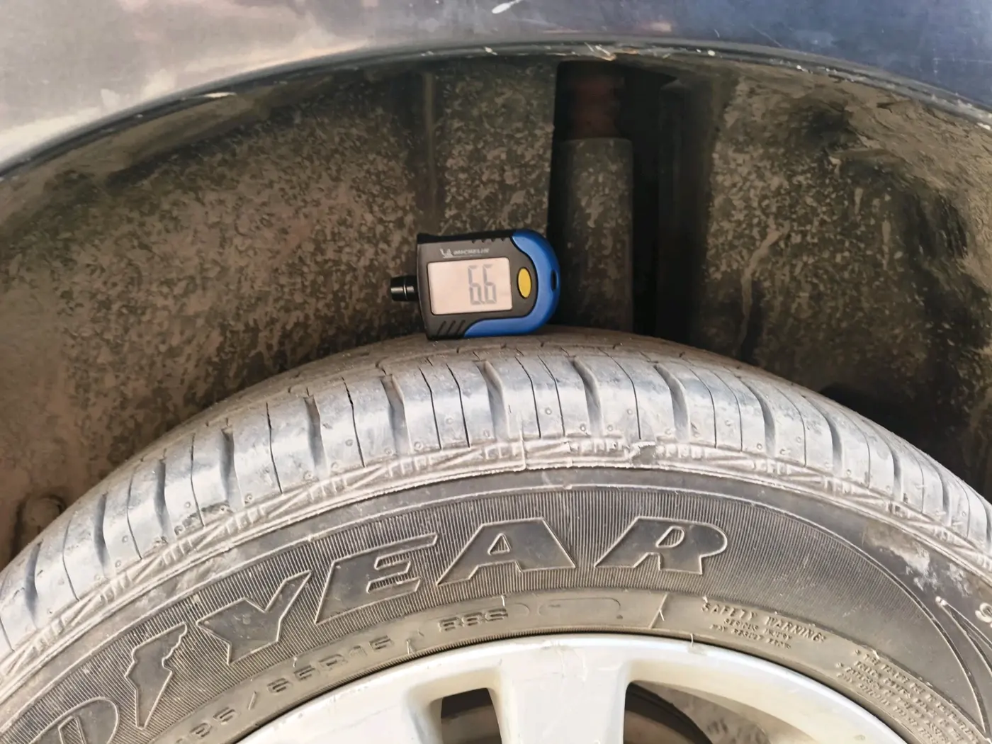 2016 Maruti Ertiga VXI, Petrol, Manual, 53,217 km, tyre