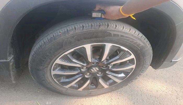 2020 Maruti Vitara Brezza LXI, Petrol, Manual, 27,558 km, tyre