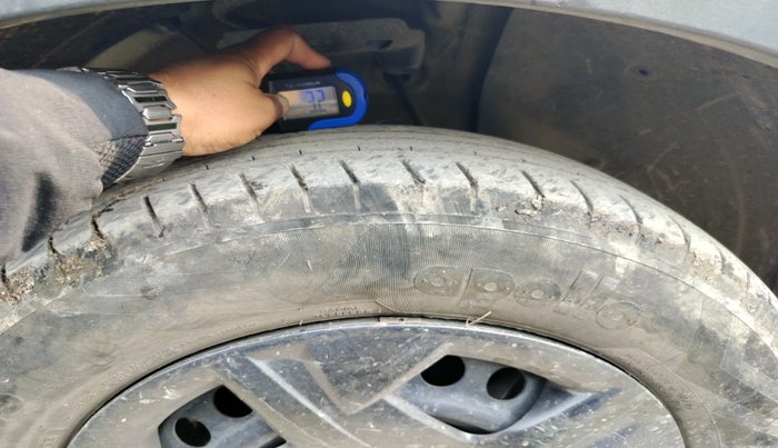 2024 Hyundai VENUE S 1.2, Petrol, Manual, 10 km, tyre