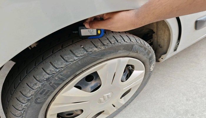 2016 Maruti Wagon R 1.0 VXI AMT, Petrol, Automatic, 64,818 km, tyre