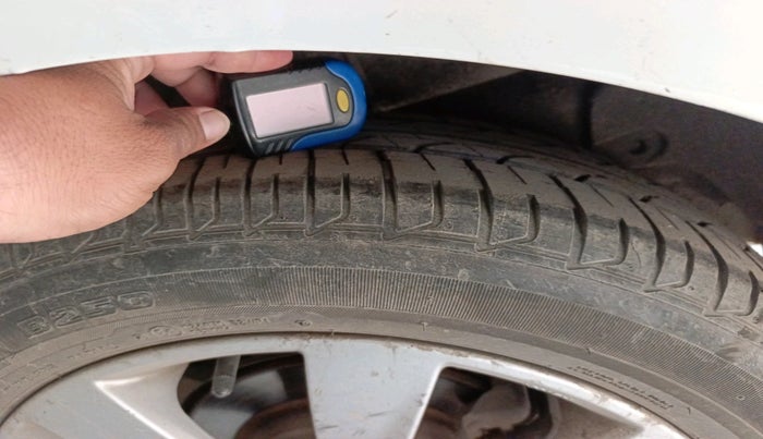 2012 Hyundai Verna FLUIDIC 1.6 VTVT SX, Petrol, Manual, 74,328 km, tyre