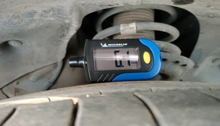 2022 Mahindra XUV300 W8 (O) 1.2 PETROL AMT, Petrol, Automatic, 35,873 km, tyre