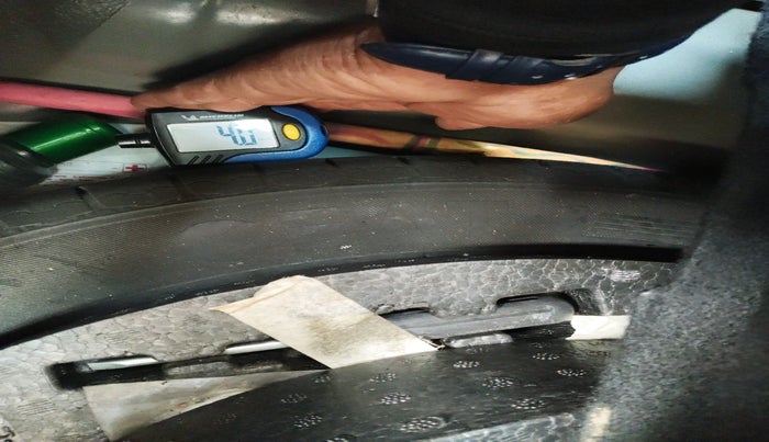 2022 Mahindra XUV300 W8 (O) 1.2 PETROL AMT, Petrol, Automatic, 35,873 km, tyre