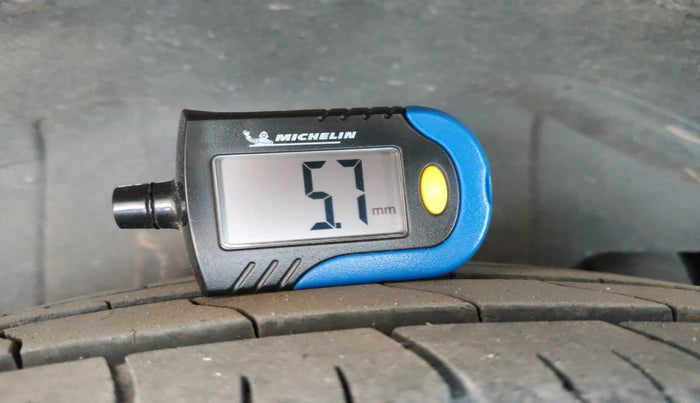 2022 Mahindra XUV300 W8 (O) 1.2 PETROL AMT, Petrol, Automatic, 35,873 km, tyre