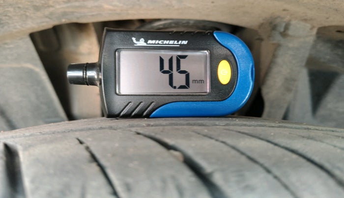 2021 Nissan MAGNITE XV MT, Petrol, Manual, 1,21,385 km, tyre