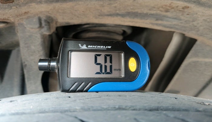 2021 Nissan MAGNITE XV MT, Petrol, Manual, 1,21,385 km, tyre