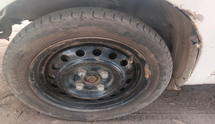 2011 Hyundai i10 MAGNA 1.1, Petrol, Manual, 1,34,206 km, tyre