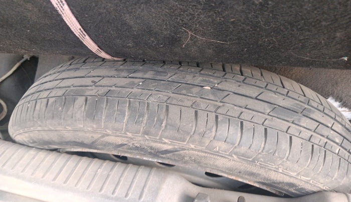 2011 Hyundai i10 MAGNA 1.1, Petrol, Manual, 1,34,206 km, tyre