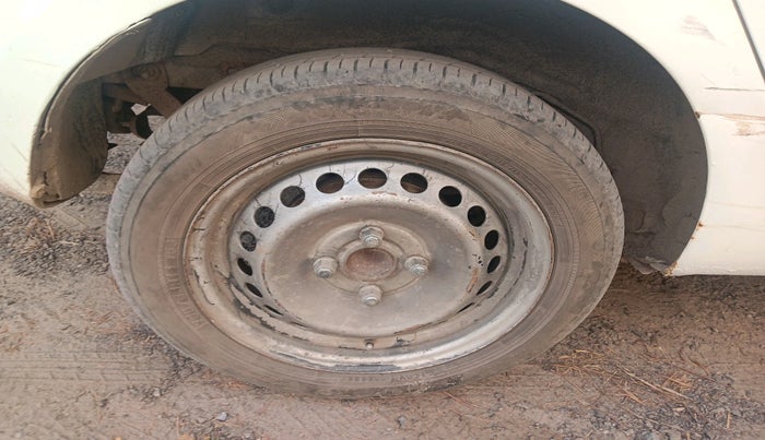 2011 Hyundai i10 MAGNA 1.1, Petrol, Manual, 1,34,206 km, tyre