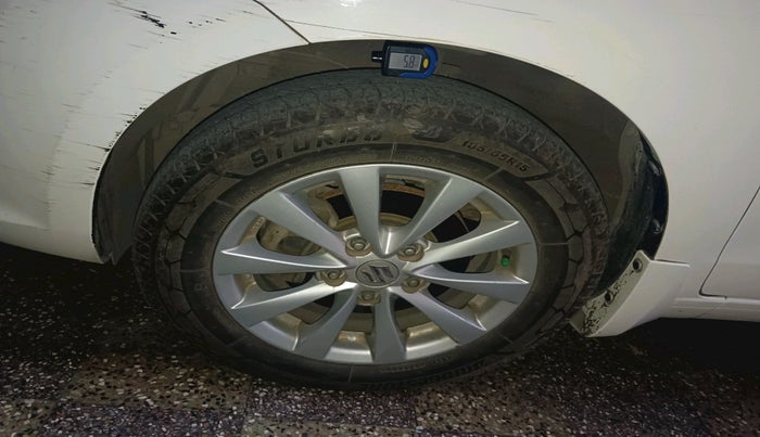 2015 Maruti Ertiga ZXI, Petrol, Manual, 66,540 km, tyre