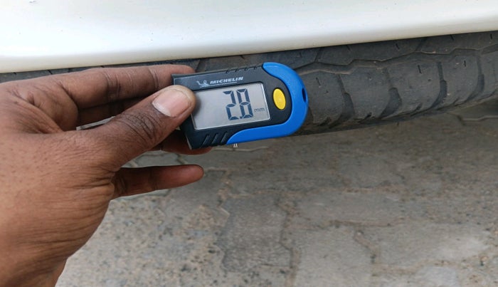 2012 Toyota Fortuner 3.0 4X2 AT, Diesel, Automatic, 2,47,799 km, tyre