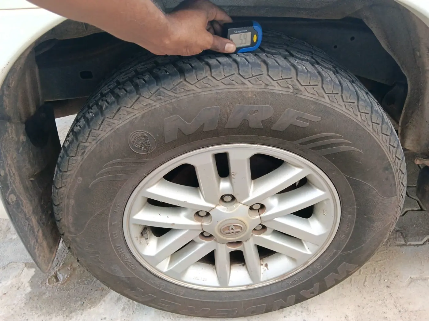 2012 Toyota Fortuner 3.0 4X2 AT, Diesel, Automatic, 2,48,958 km, tyre
