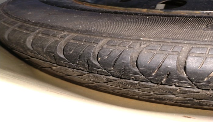 2015 Maruti Swift VDI, Diesel, Manual, 1,40,103 km, tyre