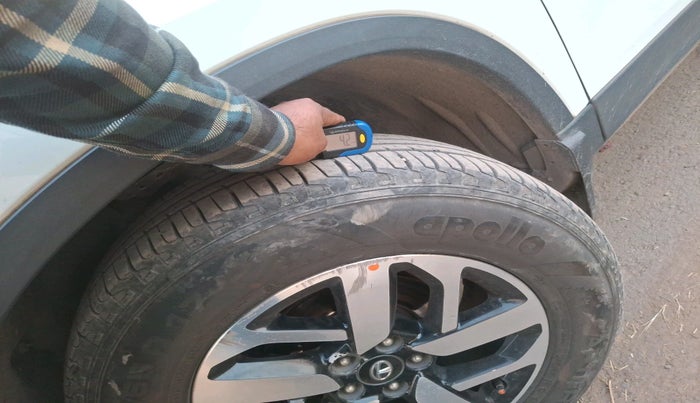 2021 Tata Harrier XZA PLUS 2.0L, Diesel, Automatic, 91,882 km, tyre