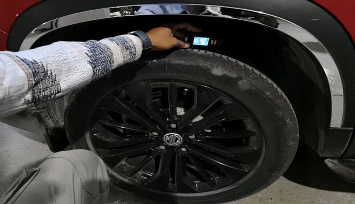 2021 MG HECTOR PLUS SHARP 2.0 DIESEL TURBO MT 6-STR, Diesel, Manual, 29,431 km, tyre