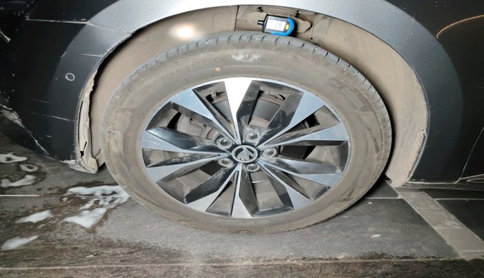 2022 Skoda Superb L&K 2.0 TSI AT, Petrol, Automatic, 48,749 km, tyre