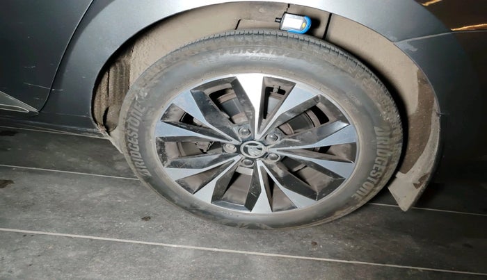 2022 Skoda Superb L&K 2.0 TSI AT, Petrol, Automatic, 48,749 km, tyre