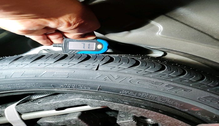 2022 Skoda Superb L&K 2.0 TSI AT, Petrol, Automatic, 48,749 km, tyre