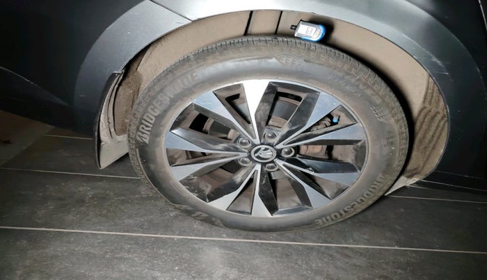 2022 Skoda Superb L&K 2.0 TSI AT, Petrol, Automatic, 48,749 km, tyre