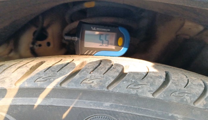 2018 Hyundai Creta SX (O) 1.6 DIESEL, Diesel, Manual, 1,06,820 km, tyre