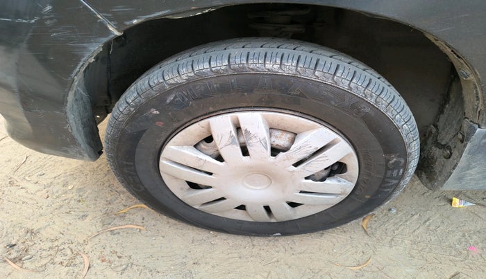 2017 Maruti Alto 800 LXI, Petrol, Manual, 1,26,023 km, tyre