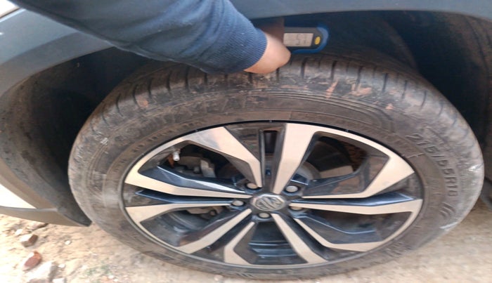 2024 MG HECTOR SHARP PRO 1.5 PETROL TURBO CVT PETROL, Petrol, Automatic, 19,259 km, tyre