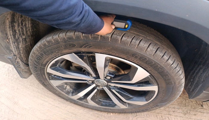 2024 MG HECTOR SHARP PRO 1.5 PETROL TURBO CVT PETROL, Petrol, Automatic, 19,259 km, tyre