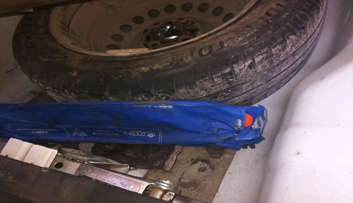 2014 Honda City 1.5L I-VTEC SV, Petrol, Manual, 1,02,502 km, tyre