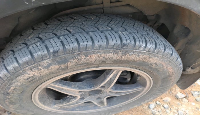 2020 Mahindra XUV500 W7, Diesel, Manual, 1,01,281 km, tyre