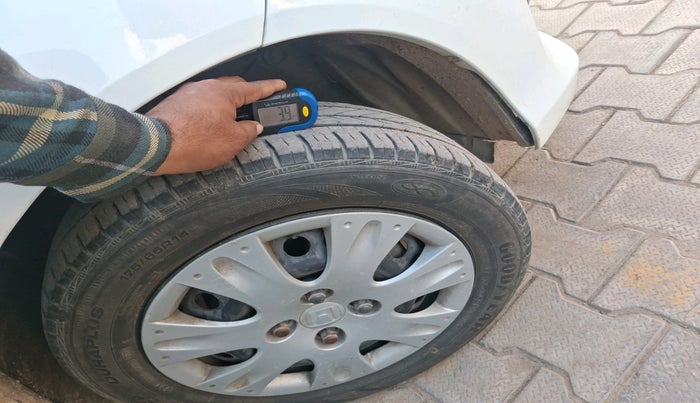 2016 Honda Amaze 1.2L I-VTEC S, Petrol, Manual, 70,881 km, tyre