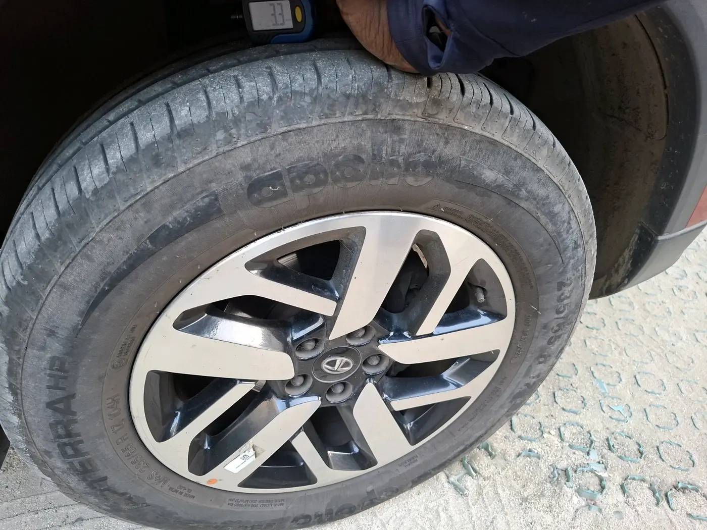 2022 Tata Harrier XZA PLUS 2.0L, Diesel, Automatic, 31,055 km, tyre