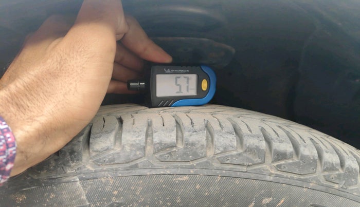 2016 Fiat Punto EVO DYNAMIC 1.2, Petrol, Manual, 1,36,592 km, tyre