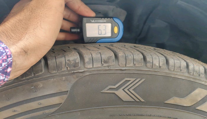 2016 Fiat Punto EVO DYNAMIC 1.2, Petrol, Manual, 1,36,592 km, tyre