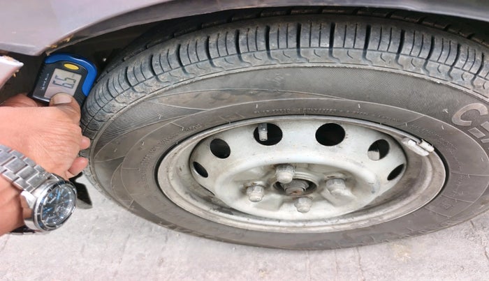 2012 Hyundai Eon ERA +, Petrol, Manual, 1,10,831 km, tyre